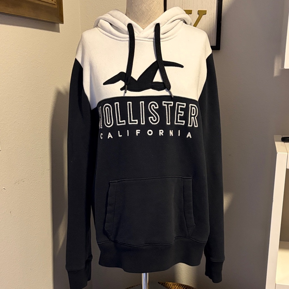 Hollister Men's black and white Hoodie Size Medium